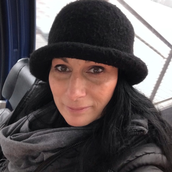 Meet your Posher, Cheryl - Picture 1 of 1